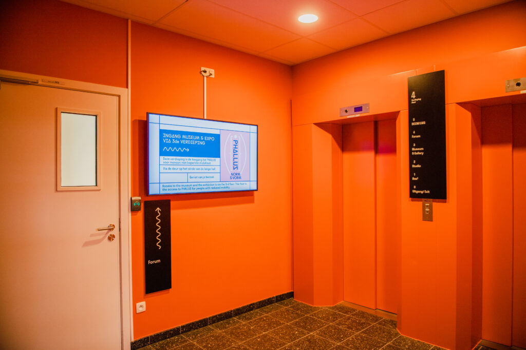 informatiescherm bij lift